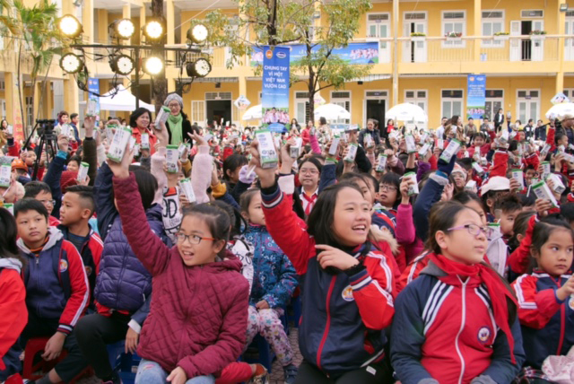 Chương trình sữa học đường Hà Nội đã nhận được sự đồng tình, ủng hộ của các nhà trường, thầy cô giáo và phụ huynh học sinh.